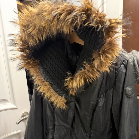 RUDSAK Women's Black Leather Jacket with Textured Detail - Picture 2 of 3